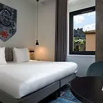 Sowell Les Chevaliers 4* קרקסון
