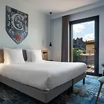 Sowell Les Chevaliers 4* קרקסון