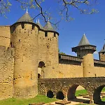 Sowell Les Chevaliers קרקסון