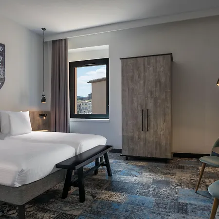 Sowell Les Chevaliers 4* Carcasona